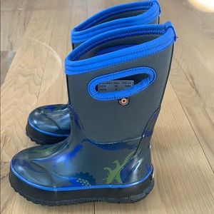 Bogs Kids Classic Dino winter boots Size 9